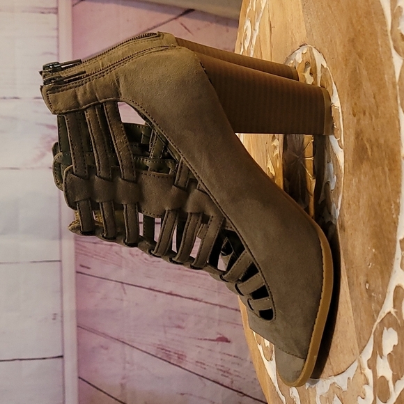 G by Guess Shoes - G by Guess Gladiator Stlye Peep-toe Suede Shoes w/Stacked Heel - Taupe